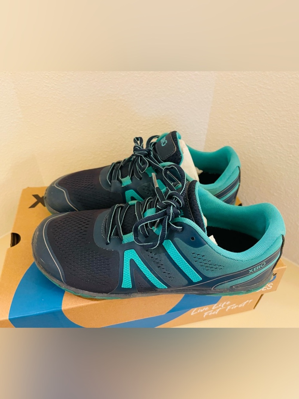 Xero Women's HFS II size 8
Teal & Navy Running Shoes